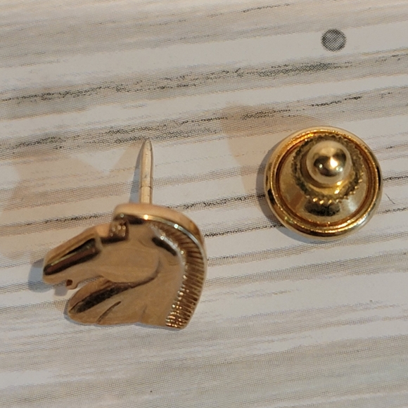 J3 Vintage Avon Gold-tone Horse Pin - Picture 3 of 4